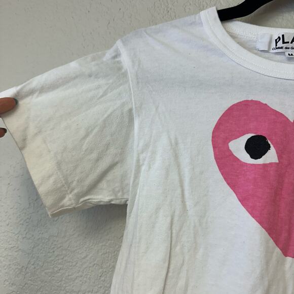 Comme Des Garcobs PLAY Red Heart Tee In White Size Medium - Picture 4 of 7